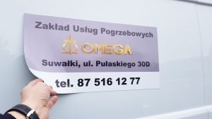 reklama na samochód dla firmy omega